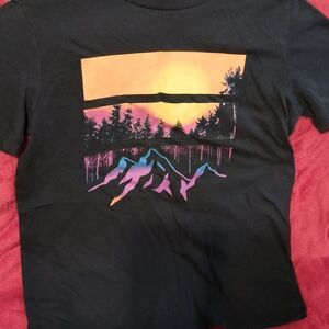 Old Navy Dark Navy Tee with Sunset and Mountain Graphic